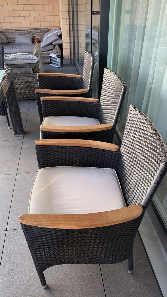 Set di tavolo e panche: Rattan-Gartentisch mit 8 Stühlen – Usato da Dübendorf venduto da Nataliie 2