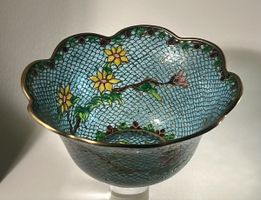 Beau Bol Chinois en Plique à Jour, bleu turquoise fleuri