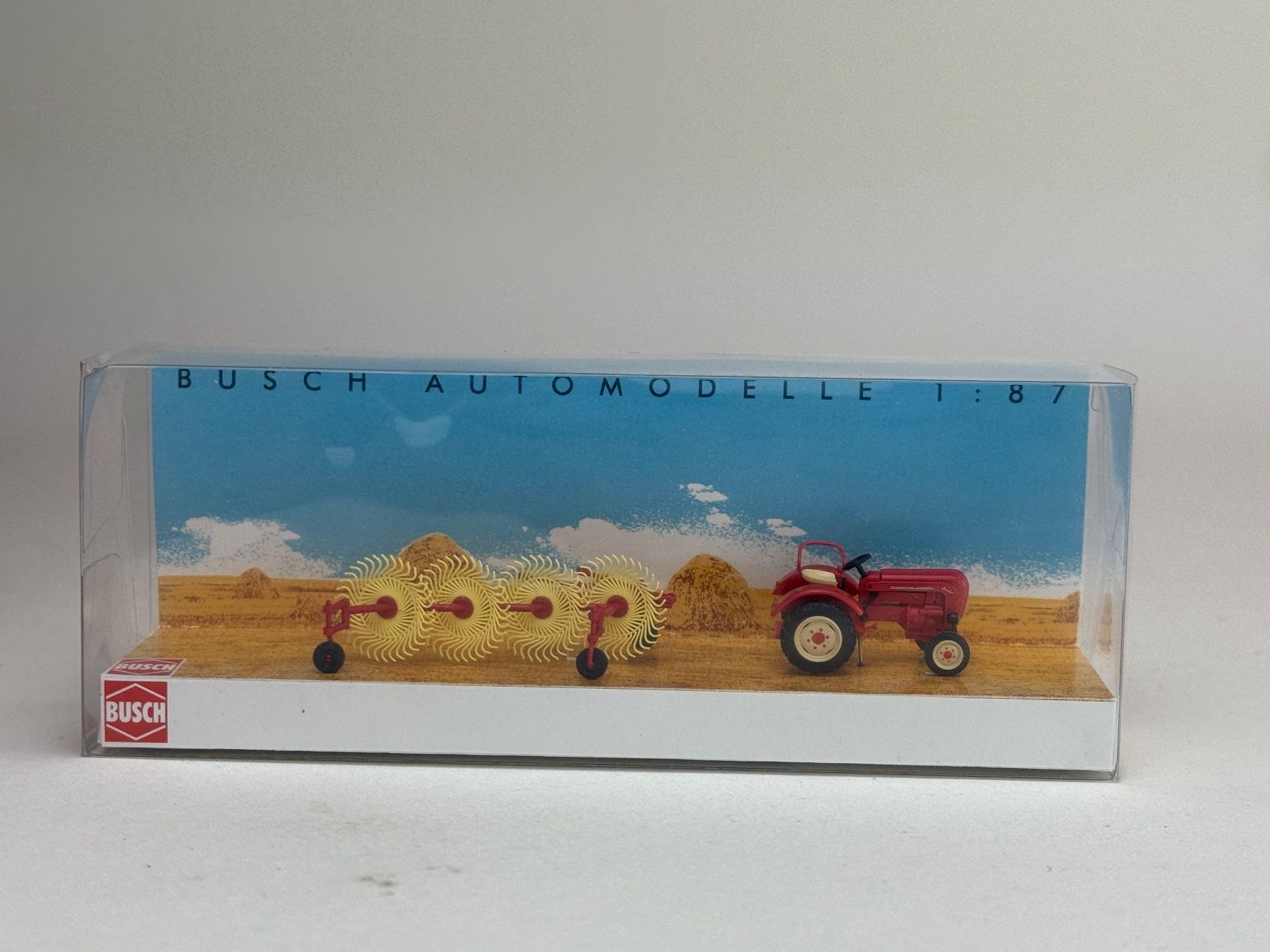 Busch Modellini d'auto: CH- Busch Porsche Schlepper mit Heuwender – Usato da Elm venduto da Wikmtz