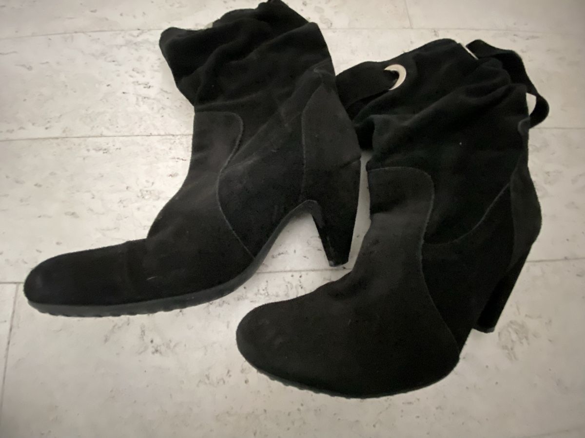 Scarpe da donna: Schwarze Wildleder Stiefel Gr. 38 – Usato da Bellach venduto da Legdance 2