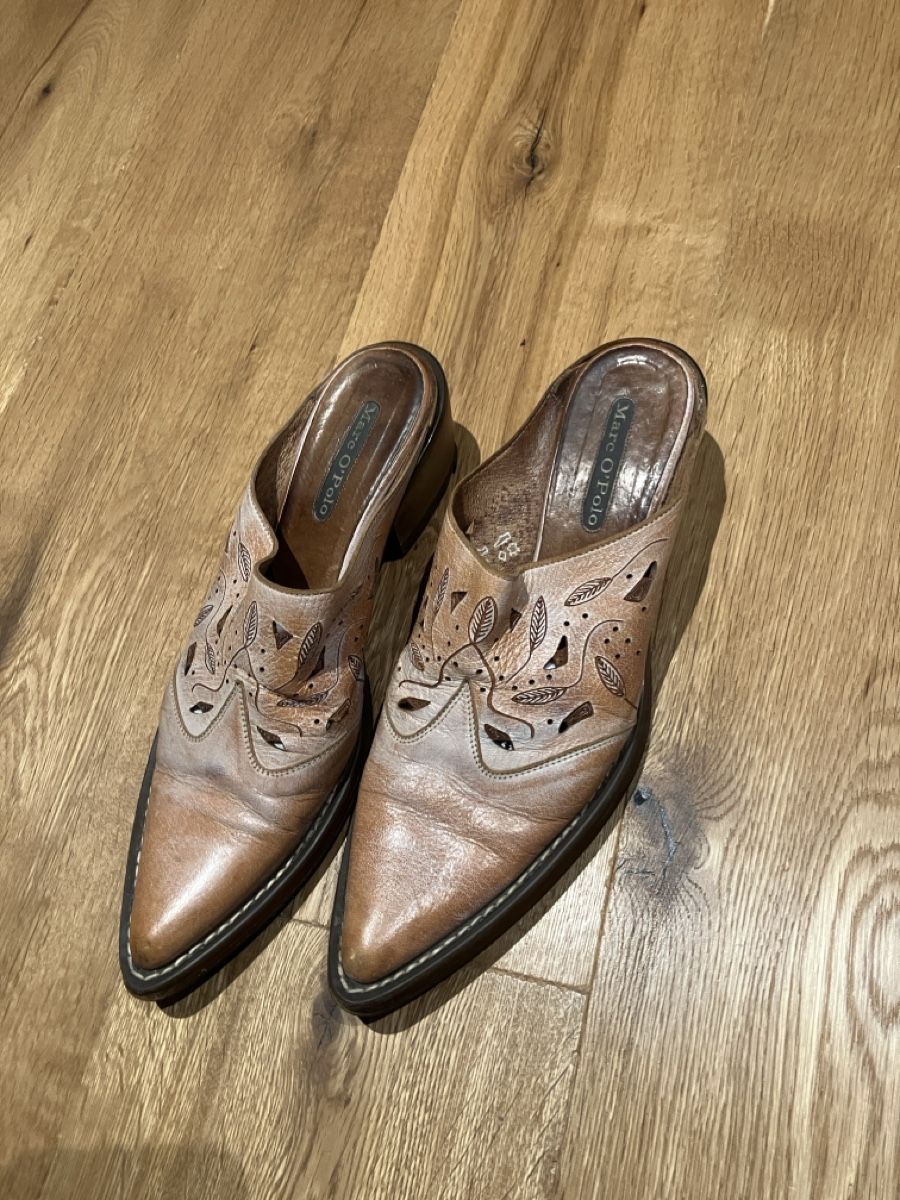 Chaussures femmes: Schuh – D'occasion à Moleson-s-Gruyeres par Mosaikplastik