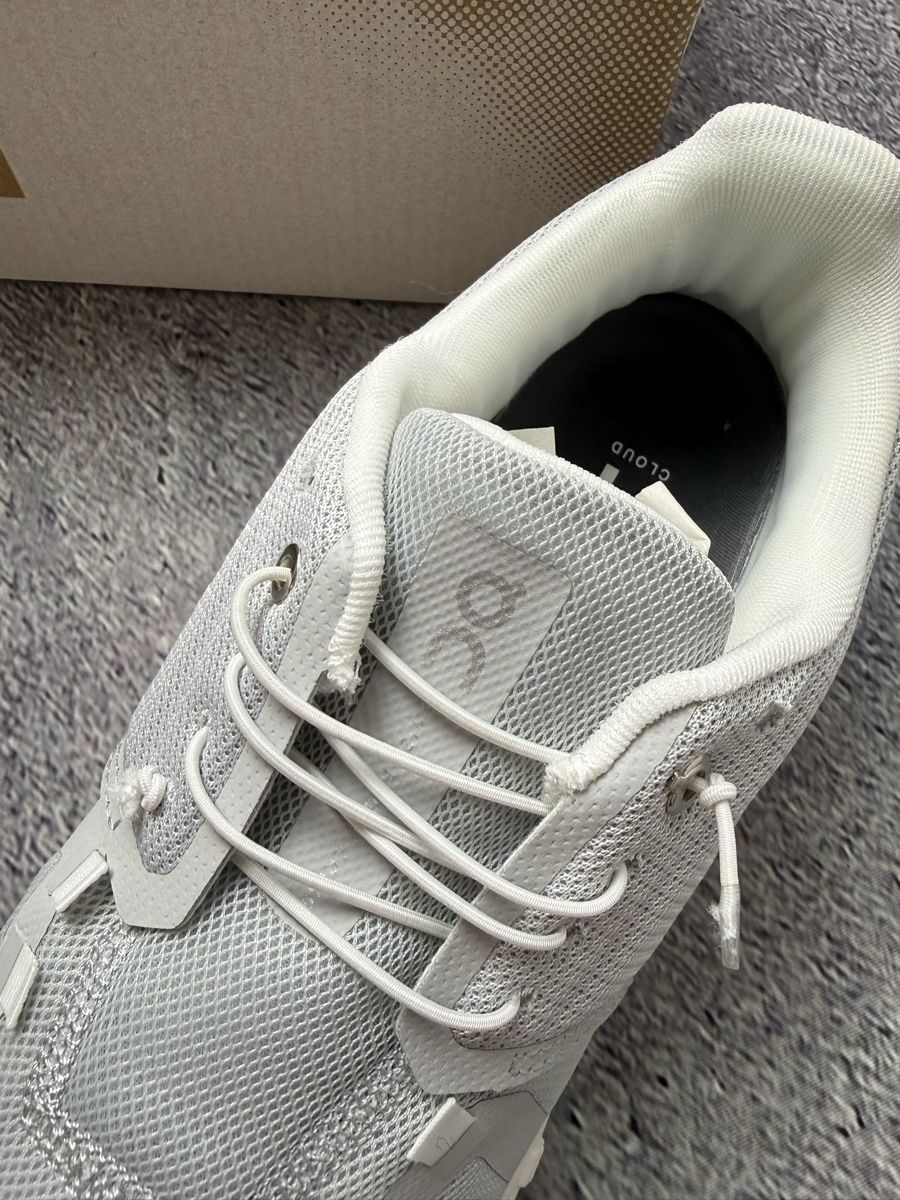 On Chaussures hommes: On Cloud Laufschuhe grau weiss  – Neuf avec emballage d'origine à Luzern par 041Vintage 5
