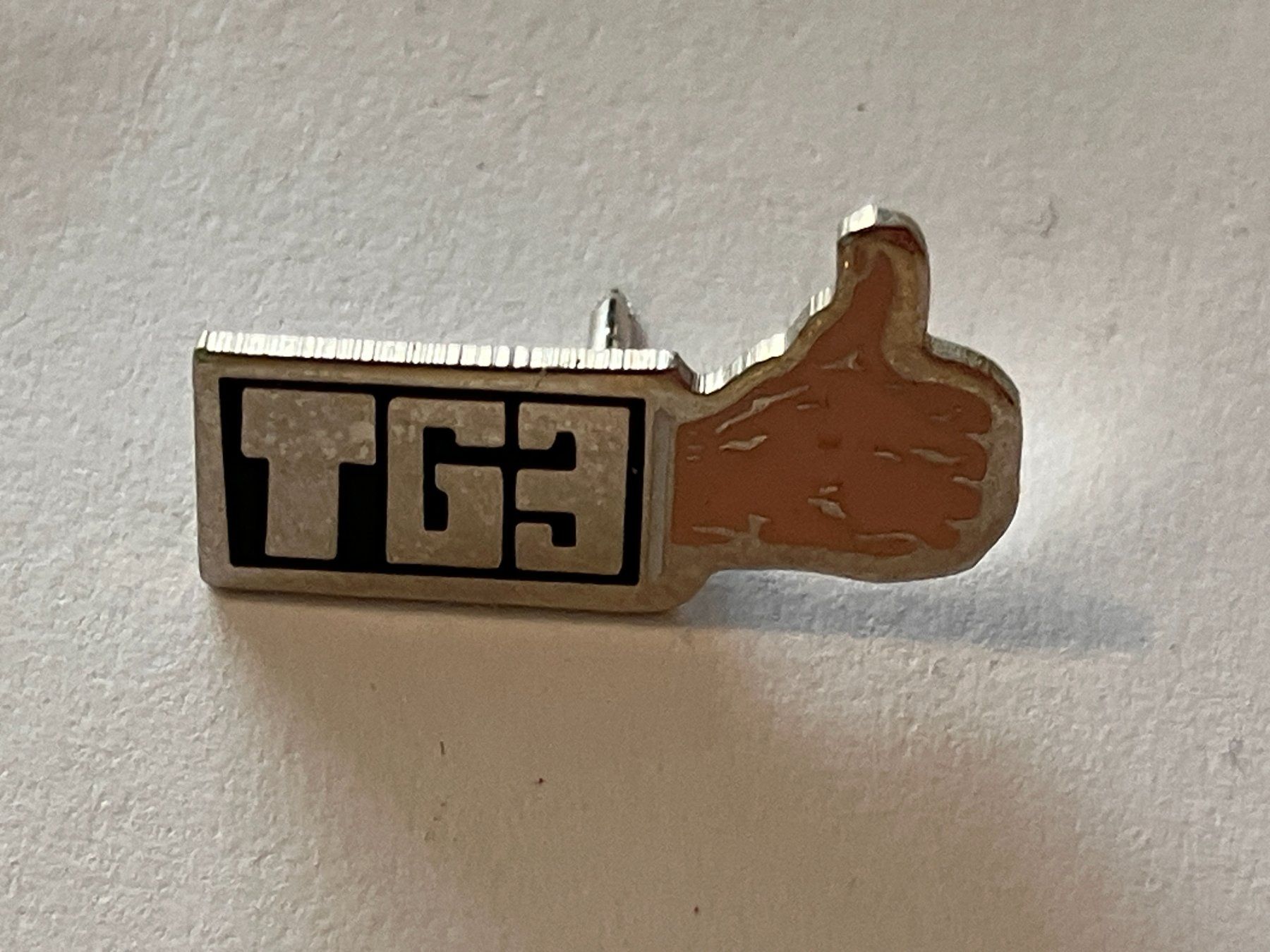 Placchette & Badge: 1 Pin TG3 – Usato da Basel venduto da djwwpp