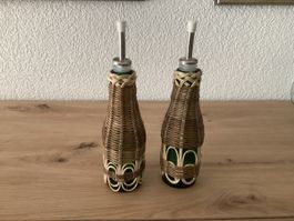 2 Flaschen mit geflochtenem Überzug
