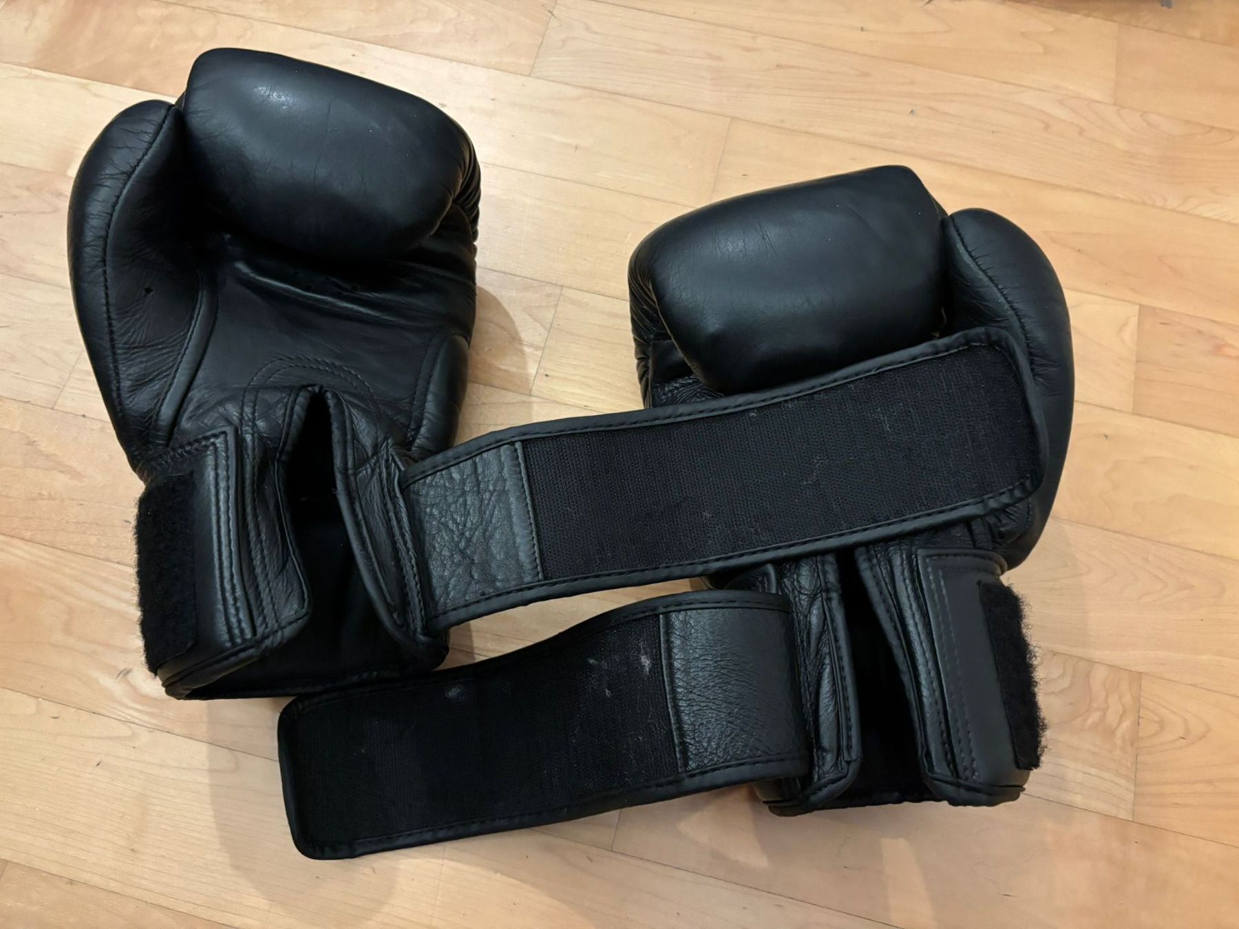 Sonstige Accessoires für Herren: OG Supermax Boxhandschuhe 14oz, schwarz, gebraucht – Gebraucht aus Niederrohrdorf von ner_mtw6 4