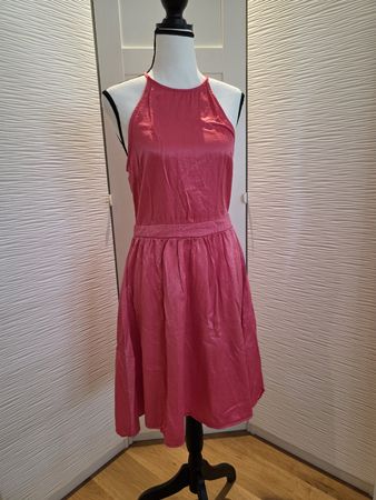 Pinkes Kleid mit Spitze am Rücken, Grösse M