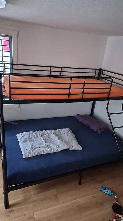 Lits: Etagenbett aus Metall  – D'occasion à Muotathal par romana148