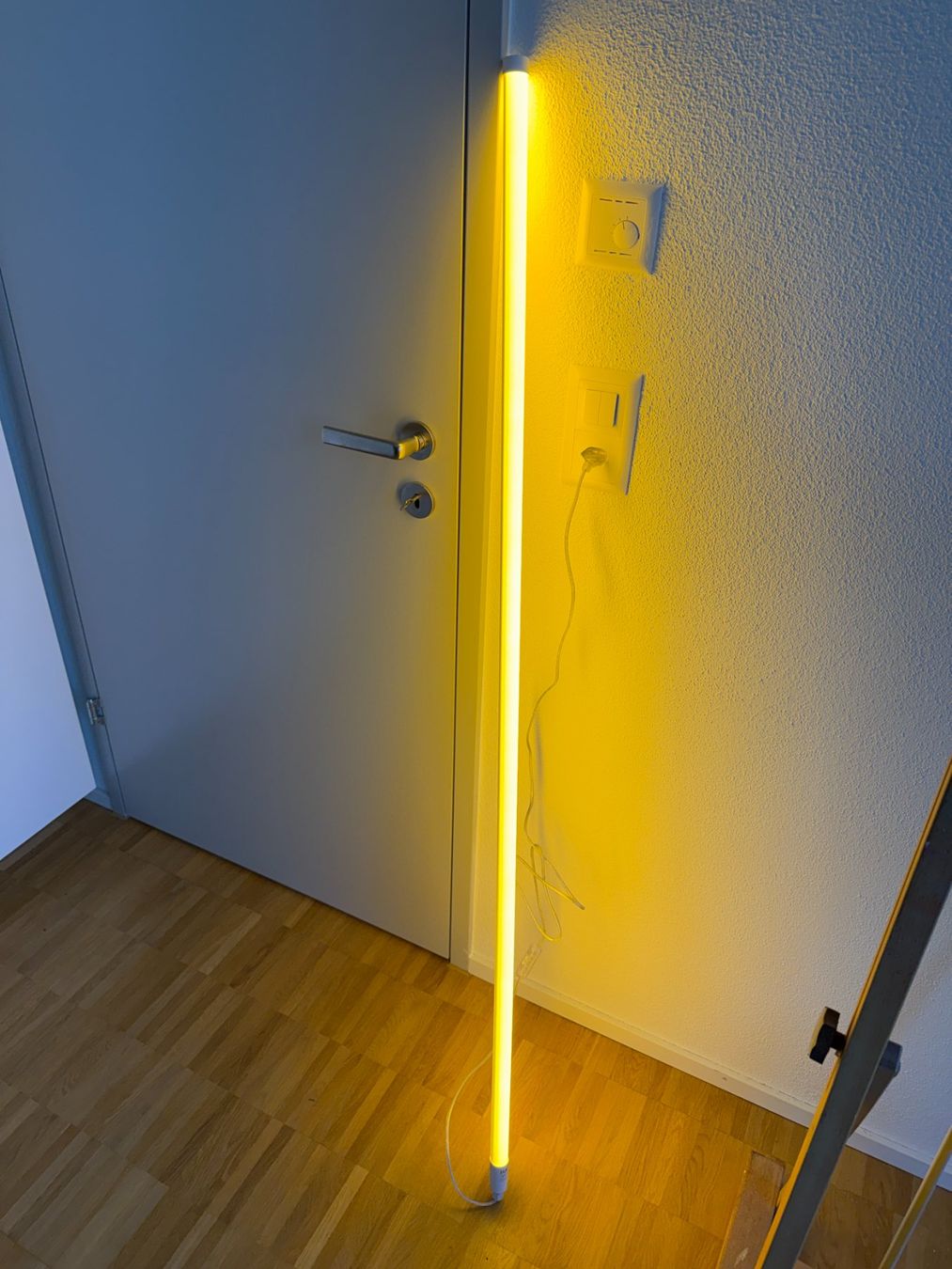 Hay Lampen: HAY Neon LED Leuchtstab Gold 150cm – Gebraucht aus Zürich von OG_Art