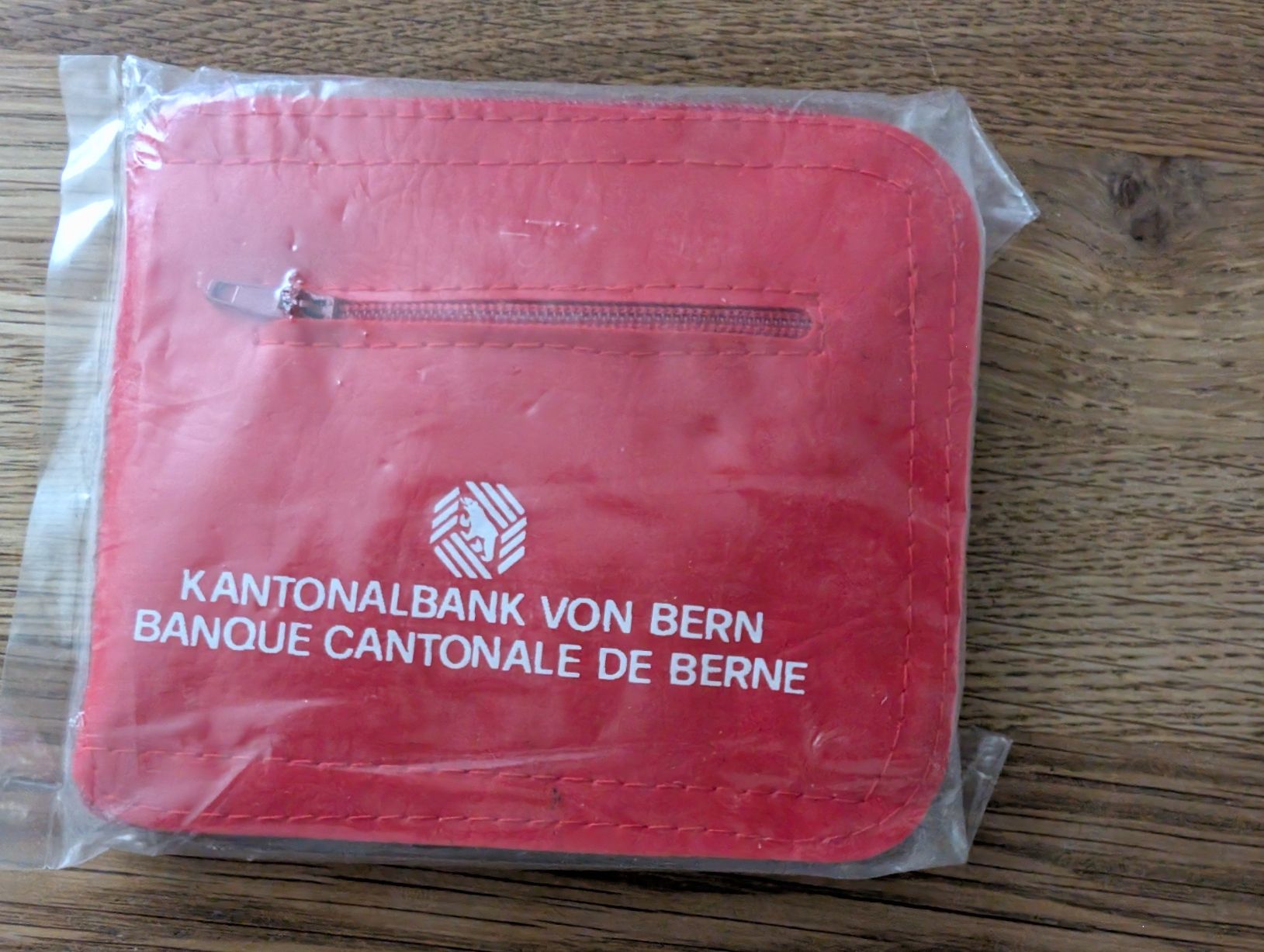Brieftaschen: kleines Portemonnaie  – Neu und originalverpackt aus Bern von berneroberlaenderin