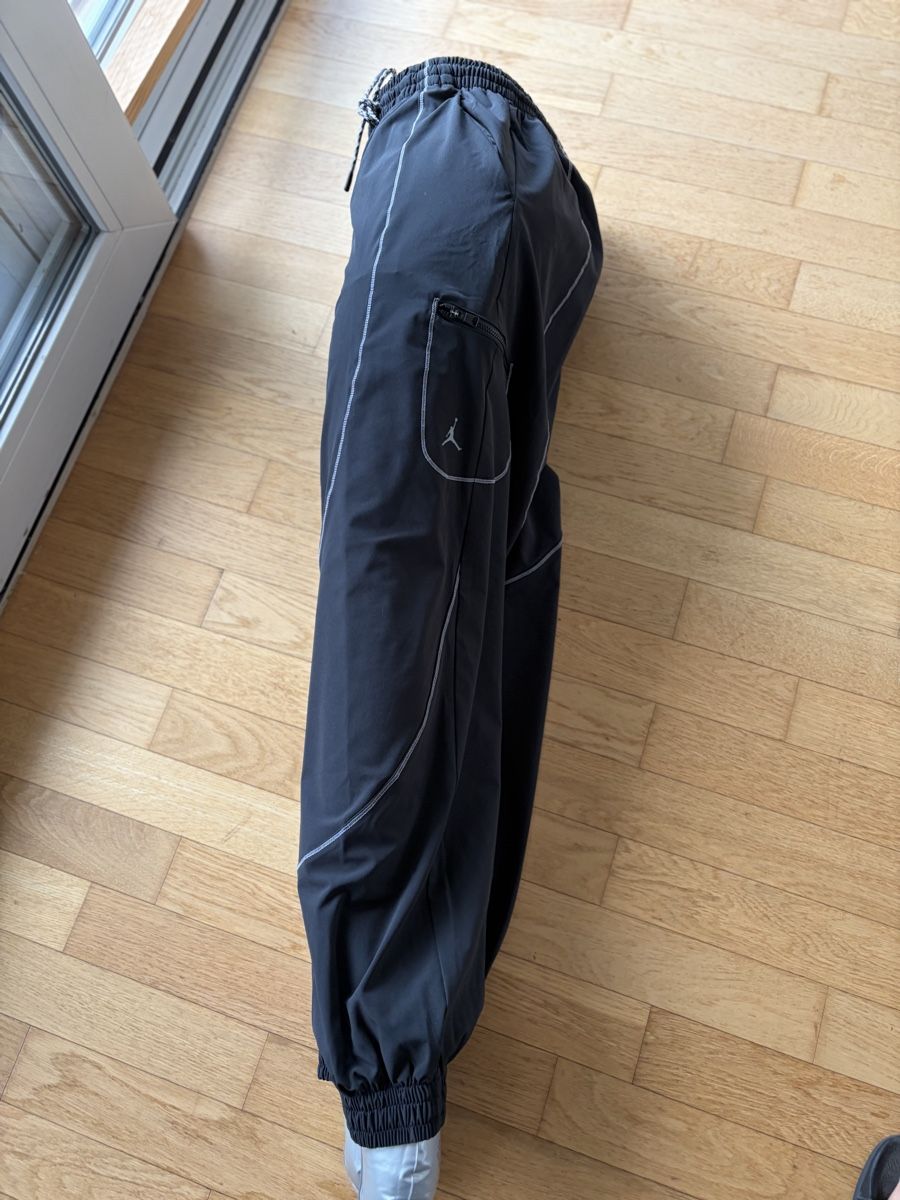 Jordan Pantaloni: Air Jordan loose fit pants – Usato da Münchenstein venduto da ArleneLM 1