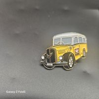 Saurer Oldtimer Postauto Pin/Anstecker.
