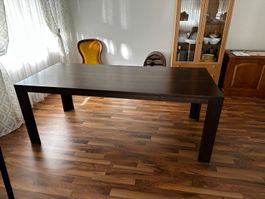 Esstisch aus Massivholz