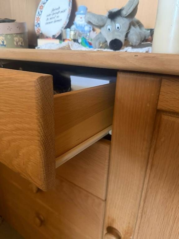 Armadi: Vitrine / Esszimmerschrank in Eiche massiv – Usato da Kappelen venduto da Ushy08 2