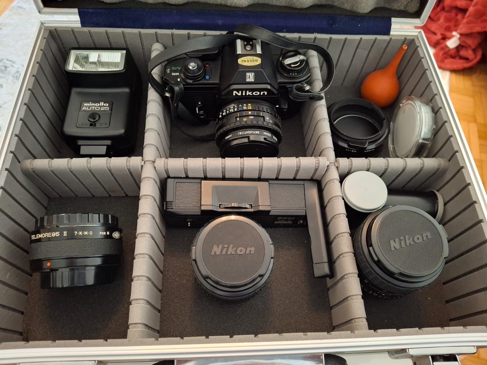 Nikon Kamera: Nikon EM mit 3 Objektiv – Gebraucht aus Winterthur von im.2005 1