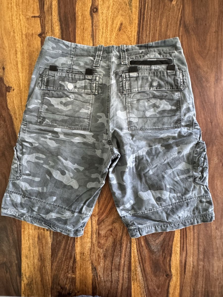 Pantaloni: Coole Cargoshorts im Camouflage-Look Gr. S – Usato da Reitnau venduto da Chiroptera74 1