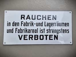 RAUCHEN in den Fabrik- und Lagerräumen VERBOTEN
