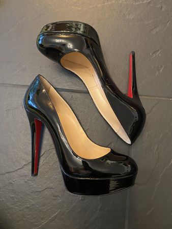 Christian Louboutin, Bianca 140, noir vernis, taille 36.5   