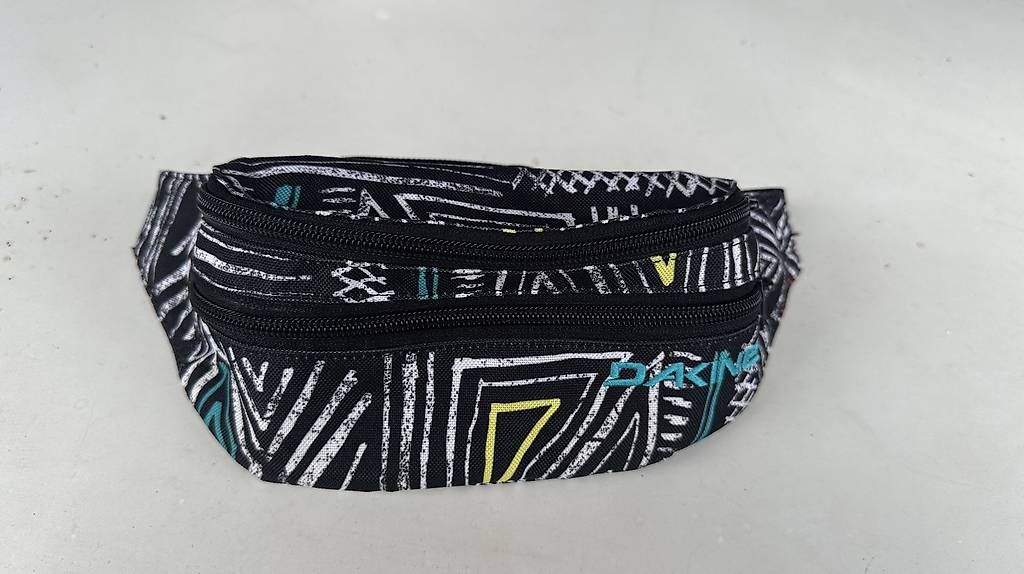 Taschen: Dakine Bauchtasche Neu – Gebraucht aus Veltheim AG von KimiSinger