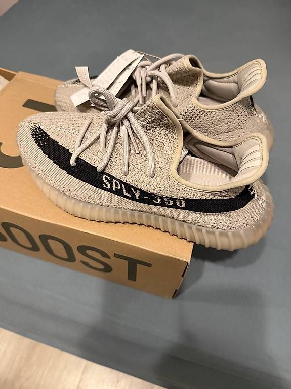 Adidas Herrenschuhe: Yeezy Boost V2 – Neu und originalverpackt aus Gersau von Cimbom95 1