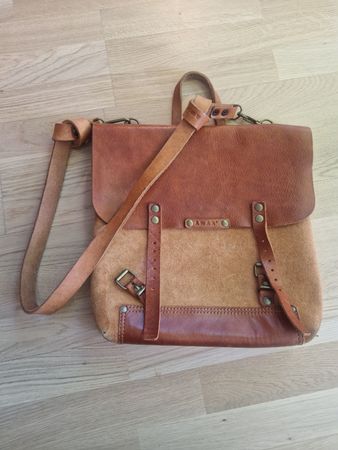 Sac bandoulière en cuir artisanal