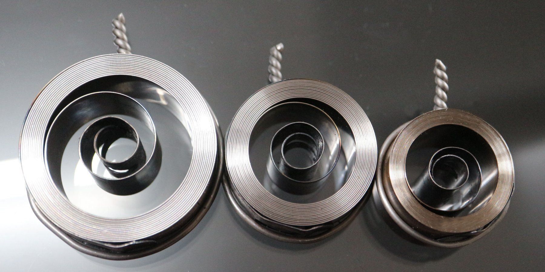 Orologi: Grossuhren-Zugfedern – Nuovo e nell'imballaggio originale da Bülach venduto da Uhrenwerkstatt