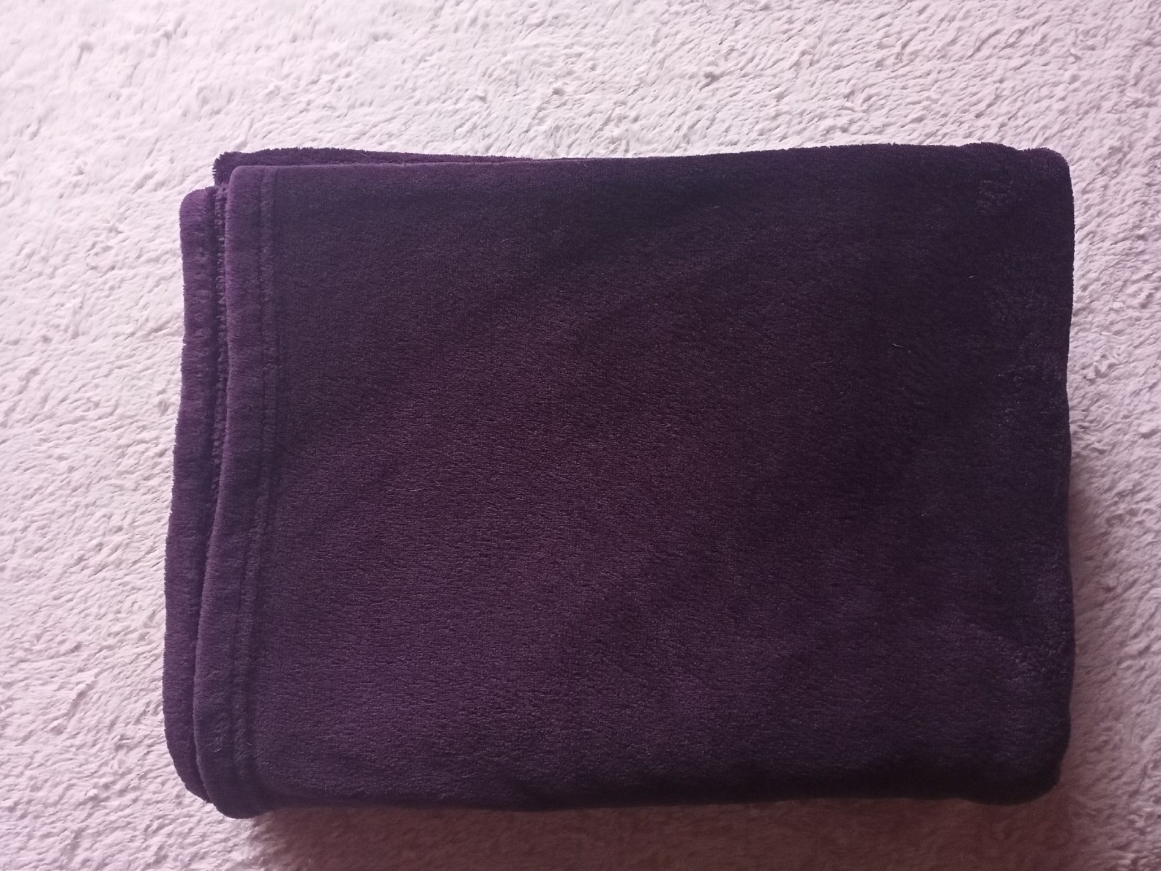 Coperte: Kuscheldecke violett ca 180x150, Polyester – Usato da Oftringen venduto da Myti