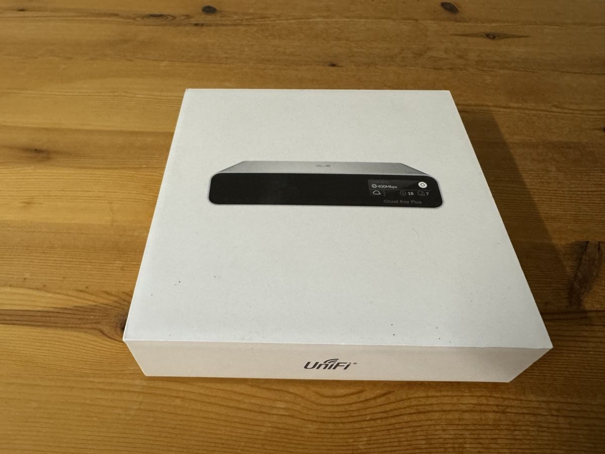 Ubiquiti Modem & Router: UniFi Cloud Key G2 Plus UCK-G2-PLUS neuwertig – Usato da Buchs AG venduto da Ublade