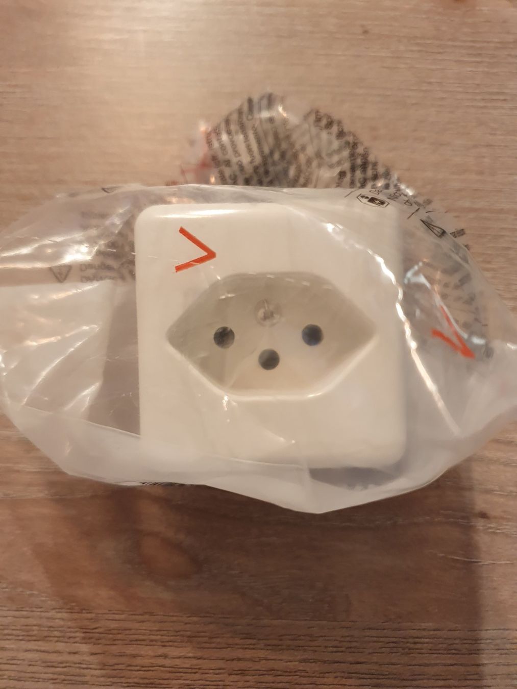 Feller Stecker: Aufputz Steckdose – Neu und originalverpackt aus Grüt (Gossau ZH) von Dimitrius13