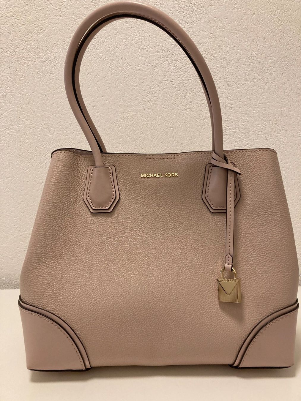 Michael Kors Borse da donna: Neuwertige MICHAEL KORS Handtasche soft pink – Usato da St. Moritz venduto da Snurfla