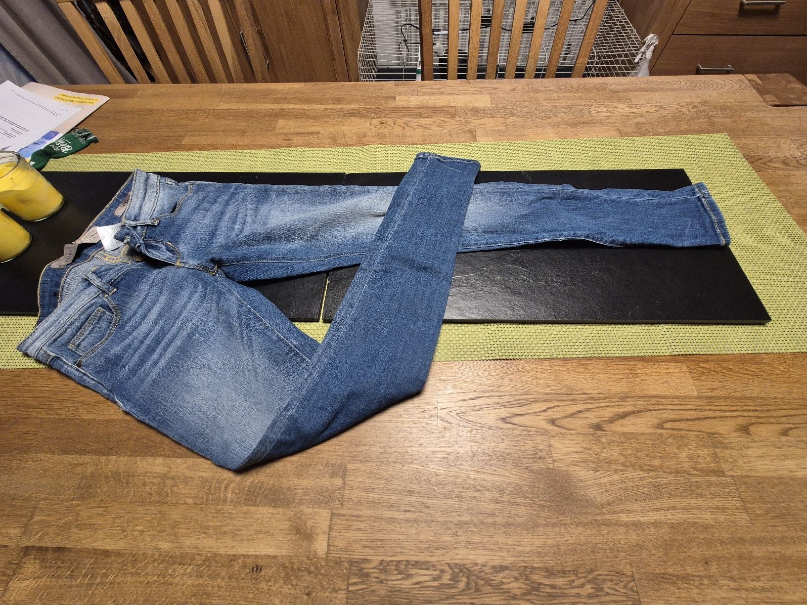 Guess Hosen: Guess Jeans,zu verkaufen – Neu (gemäss Beschreibung) aus Romanshorn von Knupsi