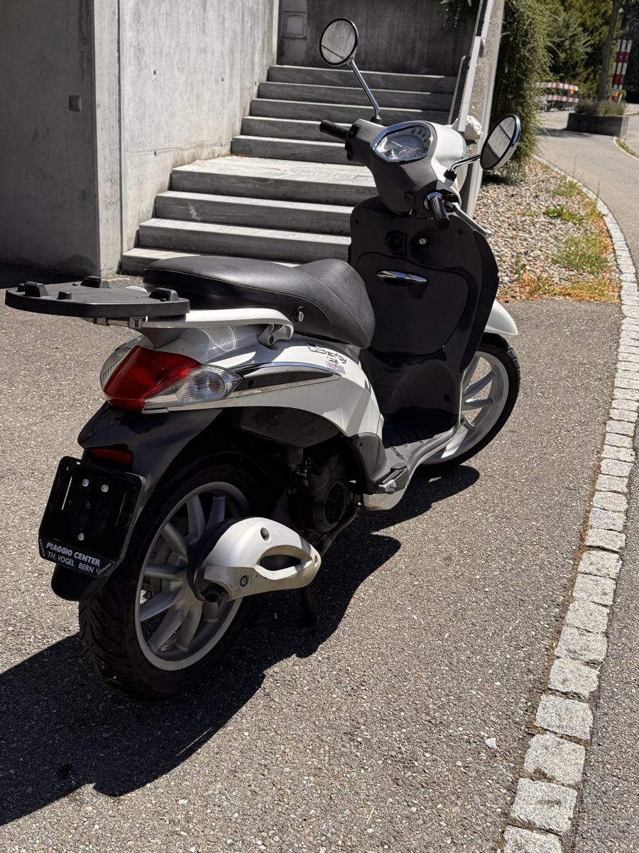 Piaggio Strasse: Piaggio Liberty 125 Roller Weiss – Defekt aus Ittigen von DoLaDoNeLu 5