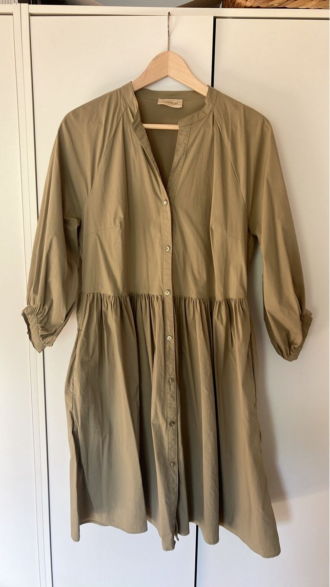 Vestiti: bequemes Kleid mit Knopfleiste Gr. 40 – Usato da Weissbad venduto da Praxedis_P51