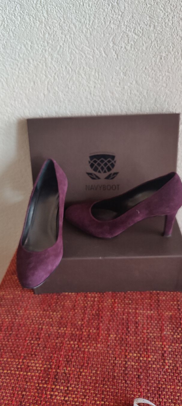 Navyboot Scarpe da donna: Navyboot Pumps Wildleder Bordeaux Grösse 36 – Usato da Bern venduto da Aliloli 1