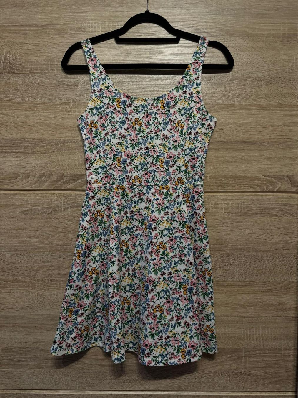 H&M Kleider: Robe fleurie à bretelle – Neu (gemäss Beschreibung) aus Montreux von iza_peche8
