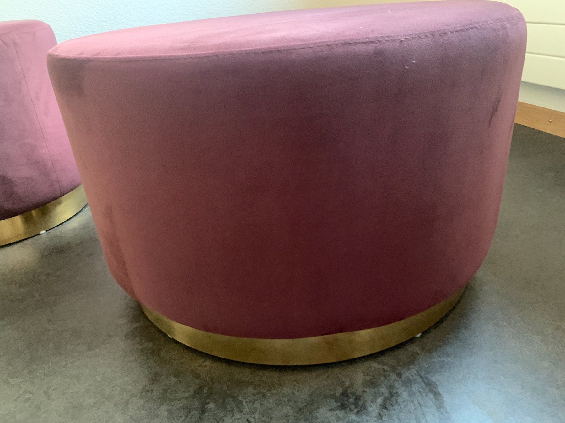 Hocker: 2 Hocker mit Messingsockel passend zu LAONA Sofa Samt – Gebraucht aus Zürich von anader 3