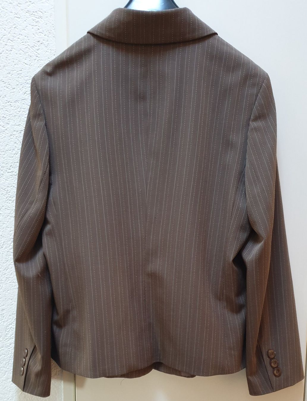Kostüme: Damen Blazer braun gestreift Gr. 42 – Gebraucht aus Thun von Vecgou 1