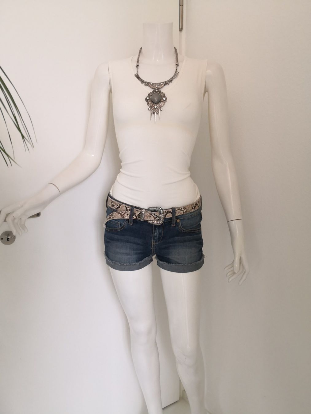 Mango Top: 🤩MANGO TOP ECRU MIT V-SCHNITT – Usato da Olten venduto da Naja-Twins-Twins 5