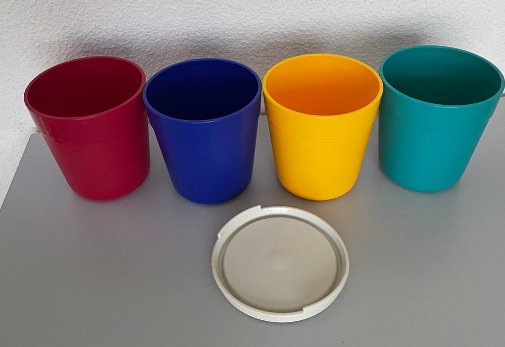4 Tupperware Trinkbecher mit Deckel Kaufen auf Ricardo