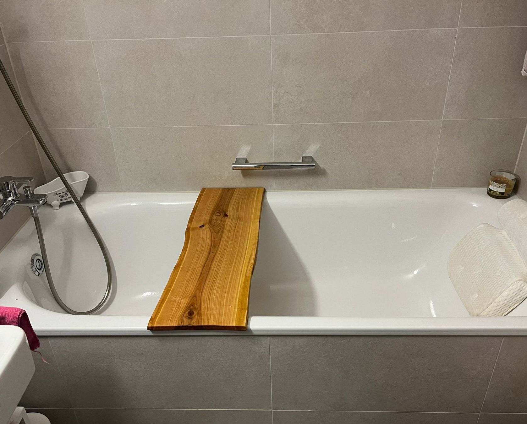 Servierplatten: Badewannenablage Massivholzbrett – Neu und originalverpackt aus Bettlach von Fniggli94 4