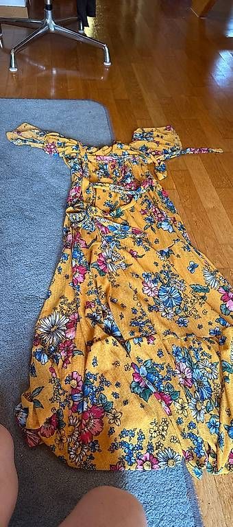 Kleider: Langarmkleid farbig – Gebraucht aus Grindelwald von hintkar