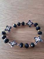 Armband mit schwarzen Glasperlen und Blumenmotiv neu