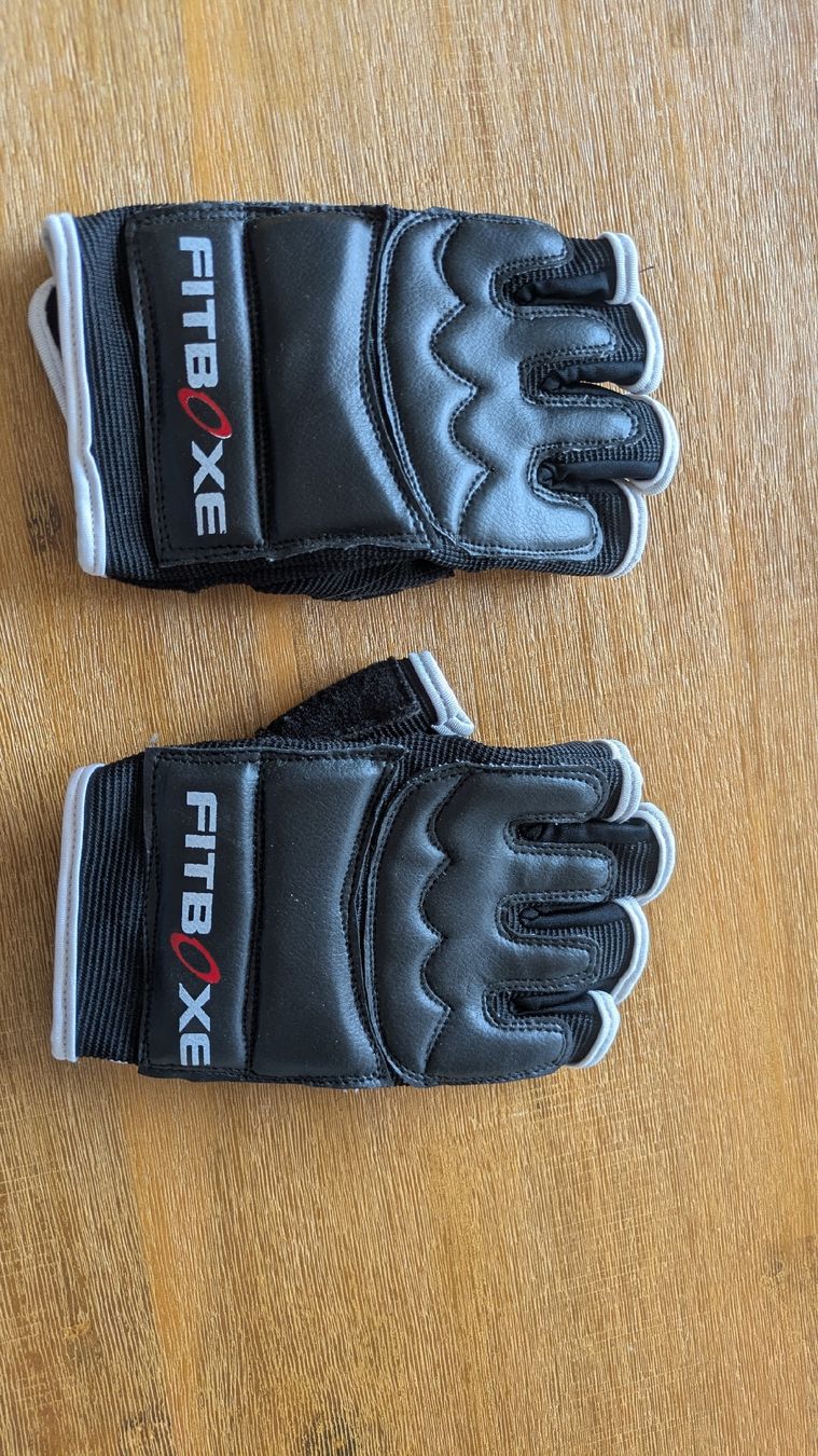 Guanti & manicotti: Fitboxe Handschuhe, Damen Grösse S – Usato da Wil SG venduto da Mirjrj92 1