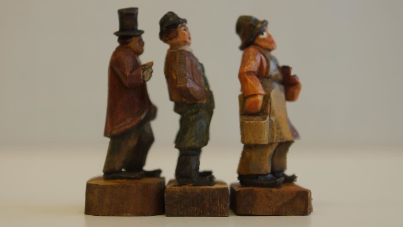 Sculture & Statue: 3 Männer, geschnitzt – Nuovo e nell'imballaggio originale da Brienz BE venduto da P.Edelweiss 4