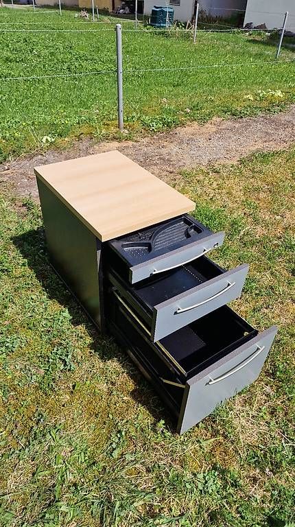 Eléments de bureau: Bürokorpus/Rollcontainer – D'occasion à Linthal par StuessiLinthal