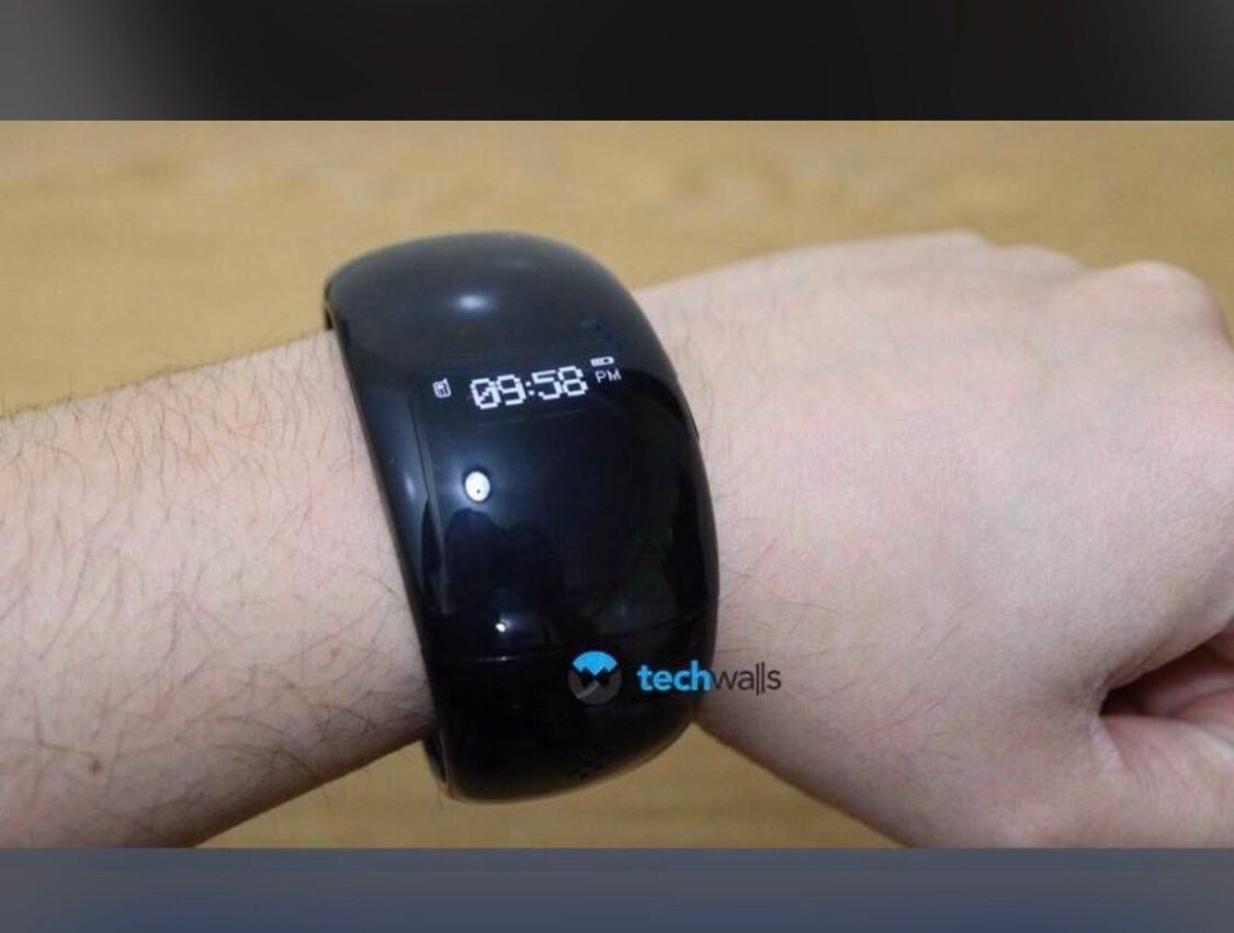 Smartwatch: ZeBracelet Smartwach – Neuf avec emballage d'origine à Frauenfeld par berk39 2
