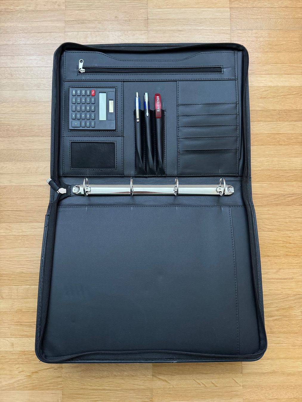 Covers & Borse: Aristos Schreibmappe + 16" Tucano Laptophülle – Usato da Tafers venduto da Florent_Elshani 1