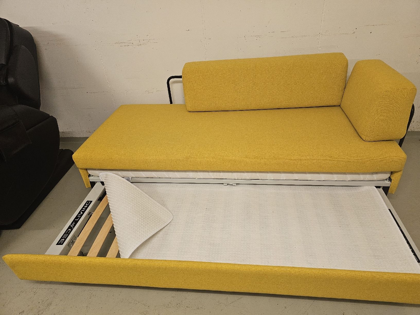 Swiss Plus Sofas: Bettsofa gelb von der Marke Swiss Plus  – Gebraucht aus Galmiz von bea_hff8 2