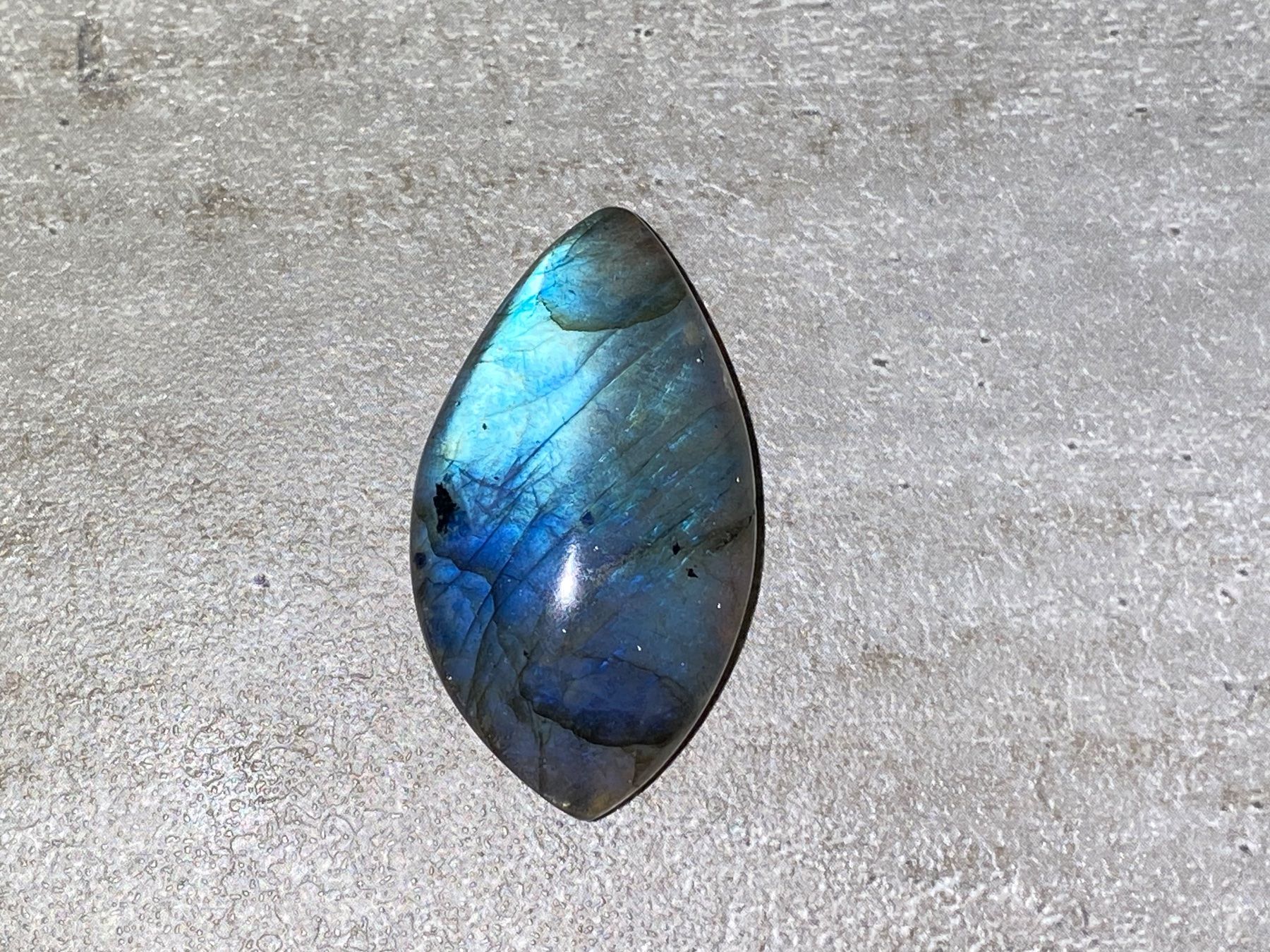 Pierres précieuses: Labradorit (55.50 ct) – Neuf avec emballage d'origine à Laax par Kiki_Kingdom3 3
