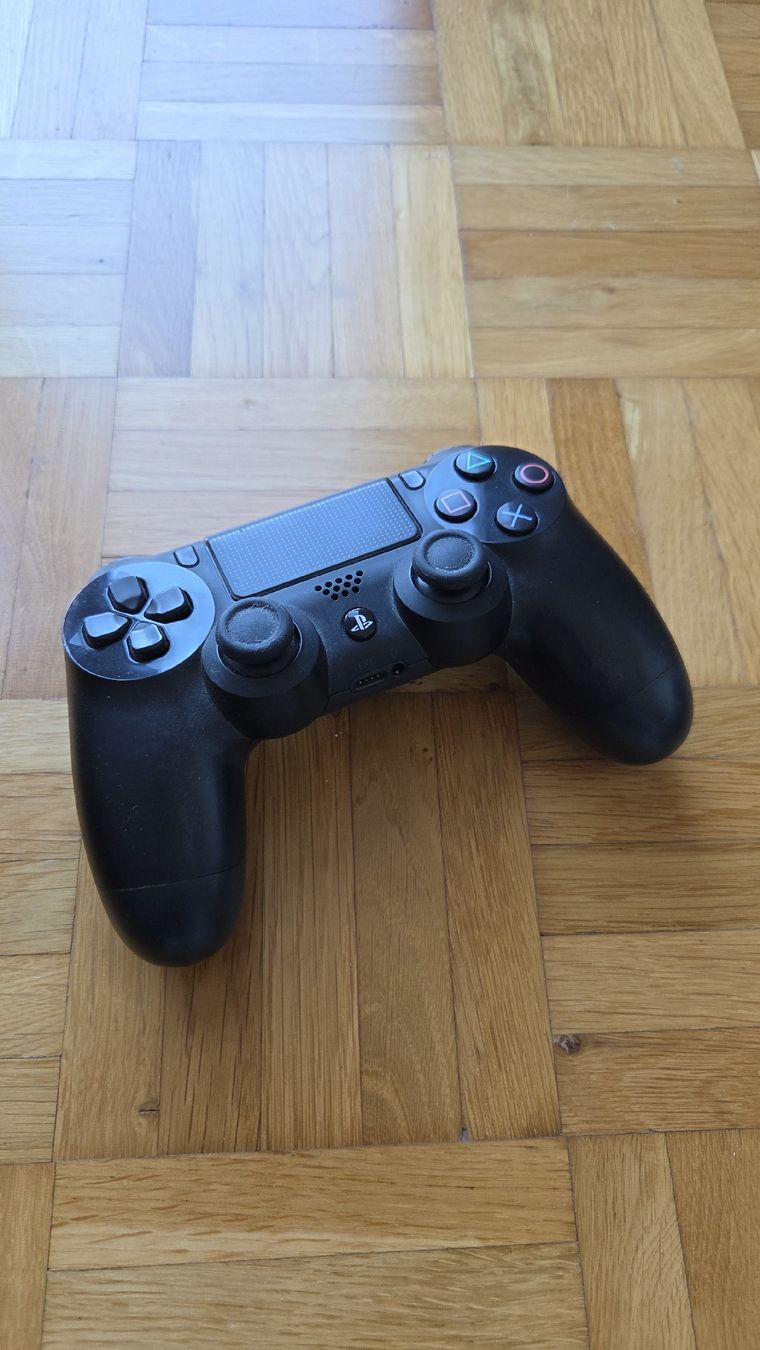 Sony Console: Playstation 4 inkl. Controller und Games – Usato da Frauenfeld venduto da Veilside_08 1