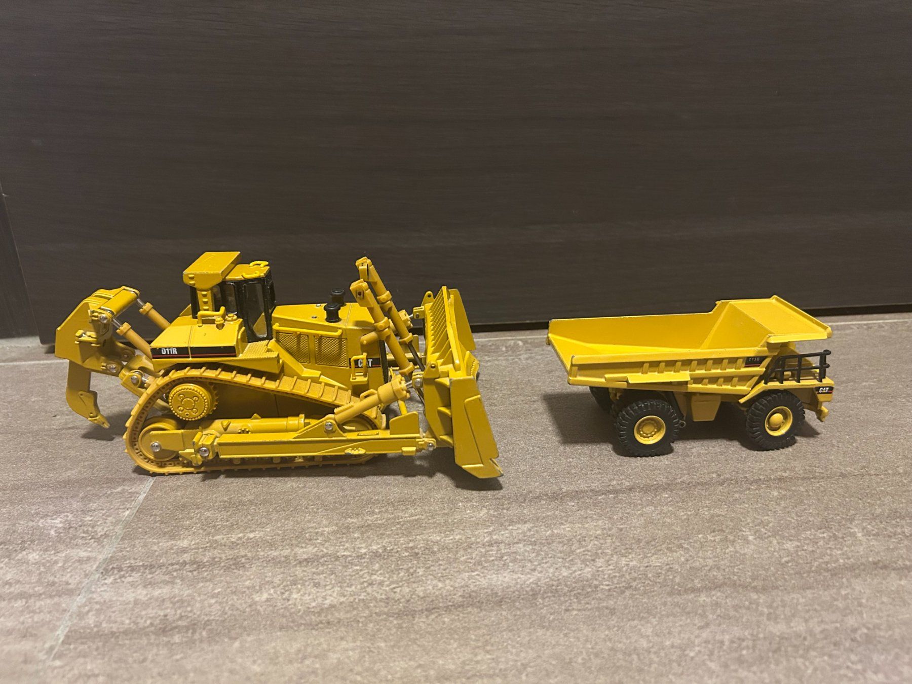 Modellini d'auto: Caterpillar D11R Track & Dumper 773B – Usato da Lausanne venduto da Retro-geek 2
